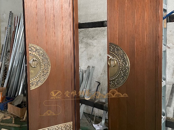 佛山別墅銅門廠家愛唯銅藝——車間調試新中式銅門